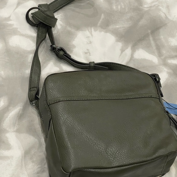 New‎ Simply Vera Vera Wang Green Crossbody 7.5x8” - Picture 6 of 9